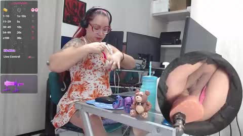 Snapshot of leidycrstnch21 chatting on 11/21/25, 02:38 LeidyDi223 online show from 11/21/25, 02:38