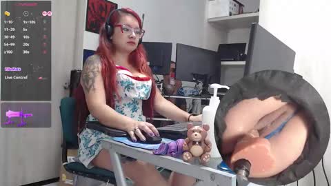 Snapshot of leidycrstnch21 chatting on 11/24/25, 02:39 LeidyDi223 online show from 11/24/25, 02:39