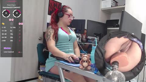 Snapshot of leidycrstnch21 chatting on 11/25/25, 02:50 LeidyDi223 online show from 11/25/25, 02:50