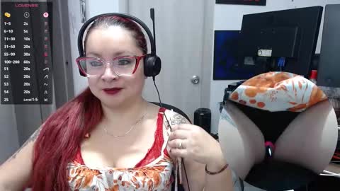 Snapshot of leidycrstnch21 chatting on 11/30/25, 03:27 LeidyDi223 online show from 11/30/25, 03:27