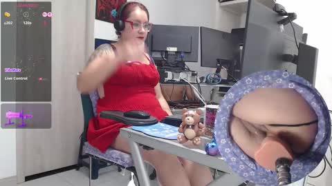 Snapshot of leidycrstnch21 chatting on 12/13/25, 10:48 LeidyDi223 online show from 12/13/25, 10:48