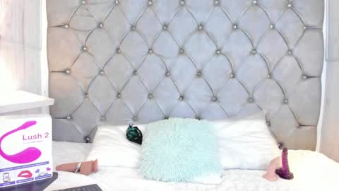LEIGH ANGELS online show from 12/31/24, 04:16