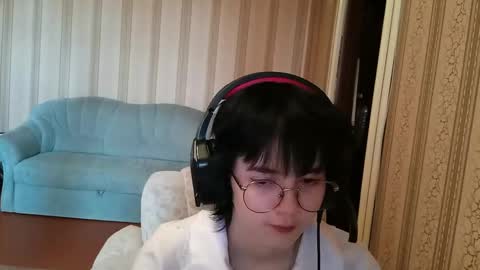 Snapshot of leigharedcross chatting on 03/17/26, 09:45 Viola online show from 03/17/26, 09:45