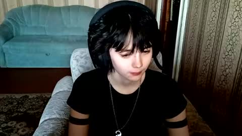 Snapshot of leigharedcross chatting on 03/27/26, 10:26 Viola online show from 03/27/26, 10:26