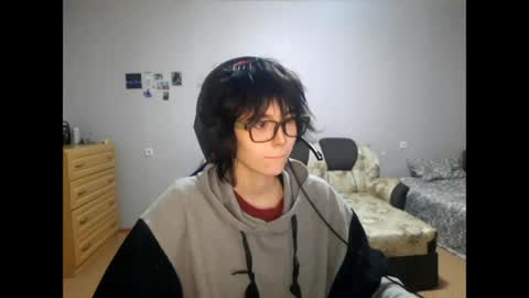 Snapshot of leigharedcross chatting on 04/14/26, 09:21 Viola online show from 04/14/26, 09:21