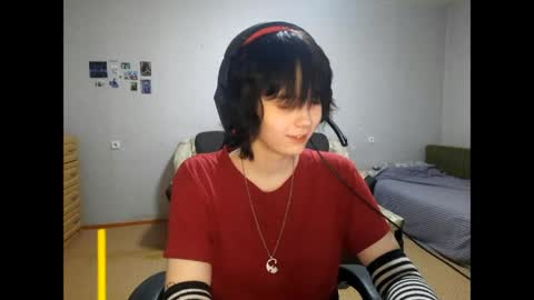 Snapshot of leigharedcross chatting on 04/15/26, 09:48 Viola online show from 04/15/26, 09:48