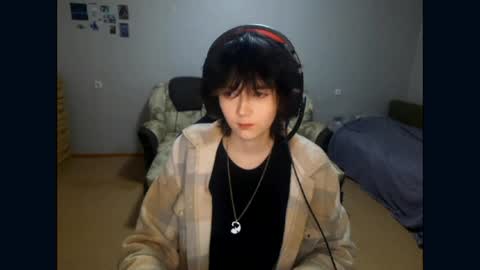 Snapshot of leigharedcross chatting on 04/17/26, 10:13 Viola online show from 04/17/26, 10:13