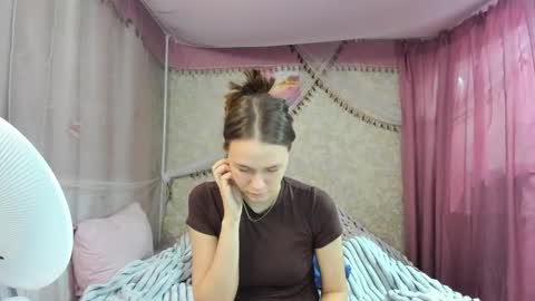 Snapshot of leila_bambi_ chatting on 03/25/26, 04:57 leila_bambi_ online show from 03/25/26, 04:57