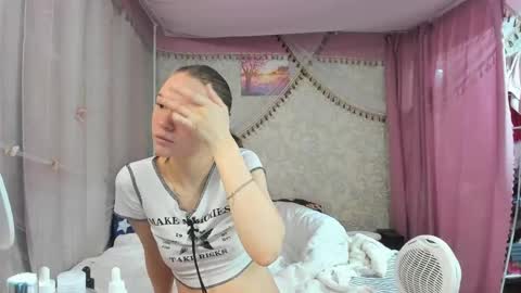 Snapshot of leila_bambi_ chatting on 04/15/26, 01:01 leila_bambi_ online show from 04/15/26, 01:01
