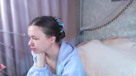 Snapshot of leila_bambi_ chatting on 06/06/26, 12:05 leila_bambi_ online show from 06/06/26, 12:05