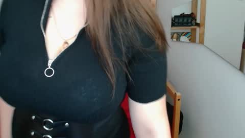 Leila online show from 12/10/24, 10:17