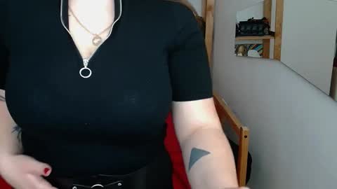 Leila online show from 12/10/24, 01:22