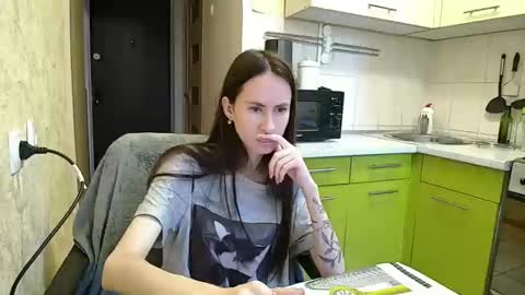 Leila online show from 09/09/25, 05:18