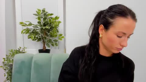 leilabloom online show from 01/14/25, 04:40