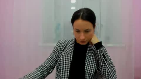 leilabloom online show from 01/21/25, 04:37