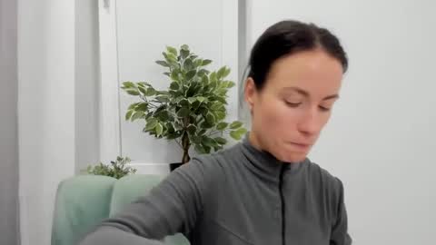 leilabloom online show from 01/27/25, 04:43