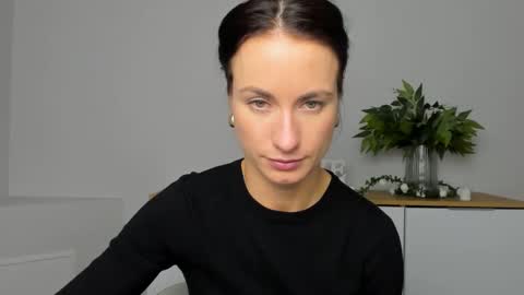 leilabloom online show from 01/28/25, 05:24