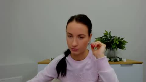 leilabloom online show from 02/03/25, 12:36