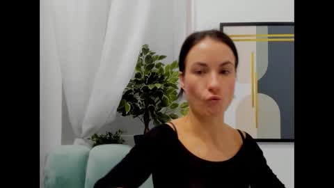 leilabloom online show from 02/04/25, 10:21