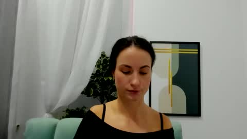 leilabloom online show from 02/05/25, 08:32