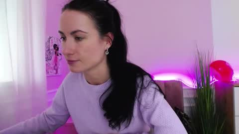 leilabloom online show from 02/15/25, 12:11
