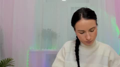 leilabloom online show from 02/25/25, 12:13