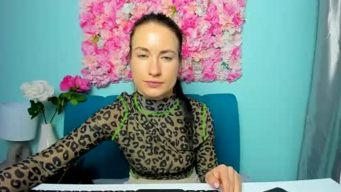 leilabloom online show from 03/09/25, 06:00