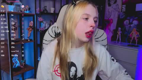 Leila online show from 11/23/25, 04:07