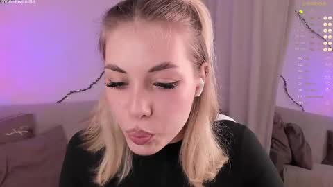 Snapshot of leilalafleur_ chatting on 04/22/26, 04:59 leilalafleur_ online show from 04/22/26, 04:59