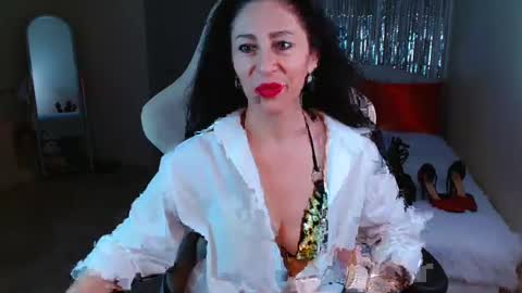 leilamurray online show from 02/09/25, 04:18
