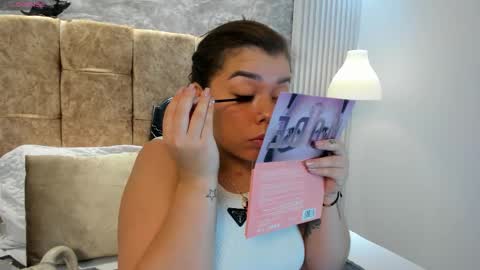 Snapshot of leilapons chatting on 10/31/25, 05:03 leilapons online show from 10/31/25, 05:03