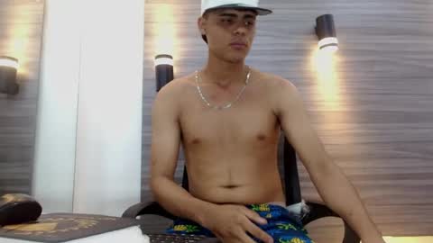 lelehott01 online show from 06/15/26, 02:47