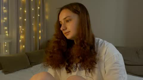 Snapshot of lelia_vibe chatting on 04/17/26, 04:32 Lelia online show from 04/17/26, 04:32
