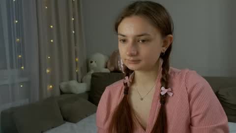 Snapshot of lelia_vibe chatting on 04/27/26, 05:00 Lelia online show from 04/27/26, 05:00