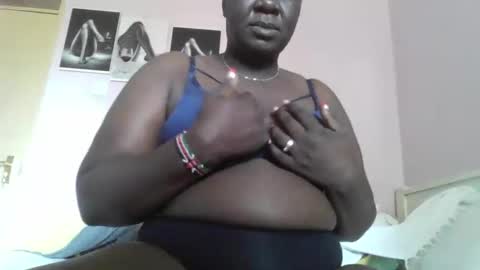 Snapshot of lemon_girl90 chatting on 10/15/25, 06:35 lemon_girl90 online show from 10/15/25, 06:35