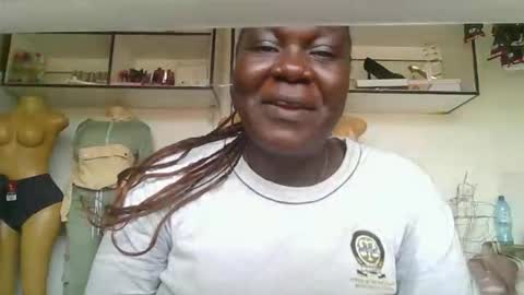 Snapshot of lemon_girl90 chatting on 10/24/25, 10:11 lemon_girl90 online show from 10/24/25, 10:11