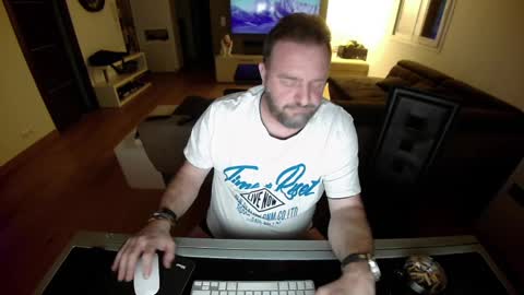 Snapshot of lemouth006 chatting on 01/01/25, 01:04 Ange online show from 01/01/25, 01:04