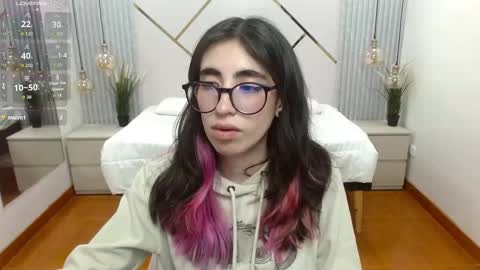 Snapshot of lena_roses chatting on 09/20/25, 08:43 Lena online show from 09/20/25, 08:43