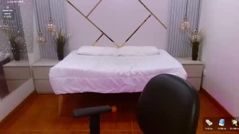 Snapshot of lena_roses chatting on 09/25/25, 10:02 Lena online show from 09/25/25, 10:02