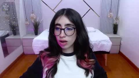 Snapshot of lena_roses chatting on 10/07/25, 08:17 Lena online show from 10/07/25, 08:17