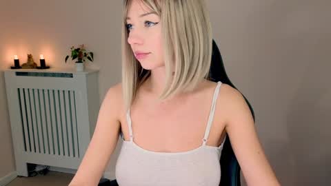 Snapshot of lenamuti chatting on 12/04/25, 10:35 Lena online show from 12/04/25, 10:35