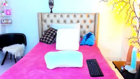 Snapshot of lenastylesoa chatting on 11/19/25, 03:01 Lena online show from 11/19/25, 03:01