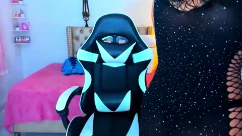 Snapshot of lenastylesoa chatting on 11/25/25, 12:49 Lena online show from 11/25/25, 12:49