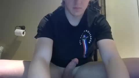 Snapshot of lenewton2004 chatting on 01/19/25, 03:53 lenewton2004 online show from 01/19/25, 03:53