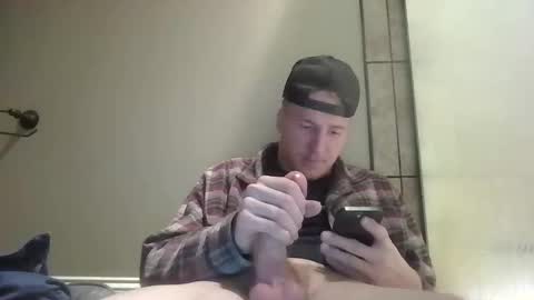 Snapshot of lenewton2004 chatting on 12/02/25, 12:27 lenewton2004 online show from 12/02/25, 12:27