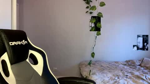 Snapshot of lenitaaufderheide chatting on 06/10/26, 05:45 Veta online show from 06/10/26, 05:45