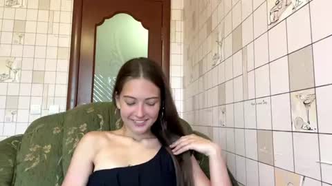 Hellomy name is Natalyits my first day here nice to meet you Give me 50 thumbs ups online show from 06/10/26, 03:22
