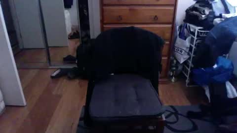 Snapshot of lennyfife chatting on 10/17/25, 05:10 Pussylicker online show from 10/17/25, 05:10