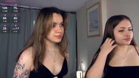 Snapshot of lenoimacyt chatting on 10/19/25, 06:25 Hey hey our name is Mia Elfy Lovense is active time to play PVT IS OPEN online show from 10/19/25, 06:25