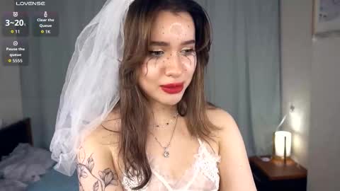 Snapshot of lenoimacyt chatting on 10/31/25, 06:47 Hey hey our name is Mia Elfy Lovense is active time to play PVT IS OPEN online show from 10/31/25, 06:47